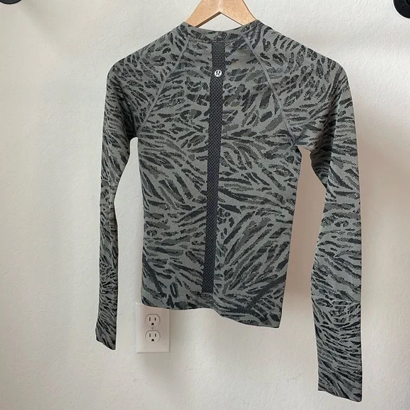 Lululemon Swiftly Tech Long Sleeve Shirt 2.0 *Race Length - Picture 5 of 9